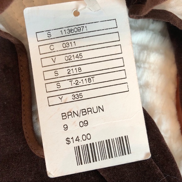 *Sold* NWT Brown Velvet Mary Janes - Picture 4 of 6